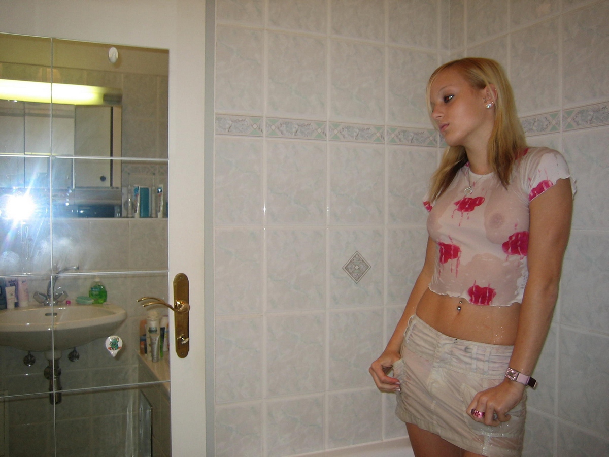 Teen in wet T-shirt — Russian Sexy Girls