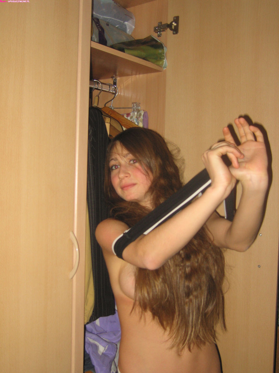 Shy teen posing at home | Russian Sexy Girls