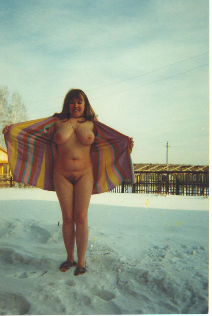 Russian crazy girl shows her big boobs when it snows