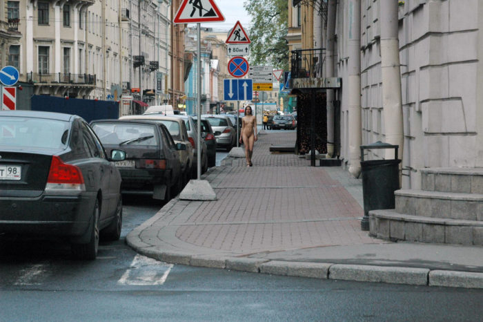 Crazy russian sporty teen walks totally naked at public streets