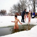Russain nudists likes to be naked even at winter