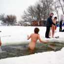 Russain nudists likes to be naked even at winter