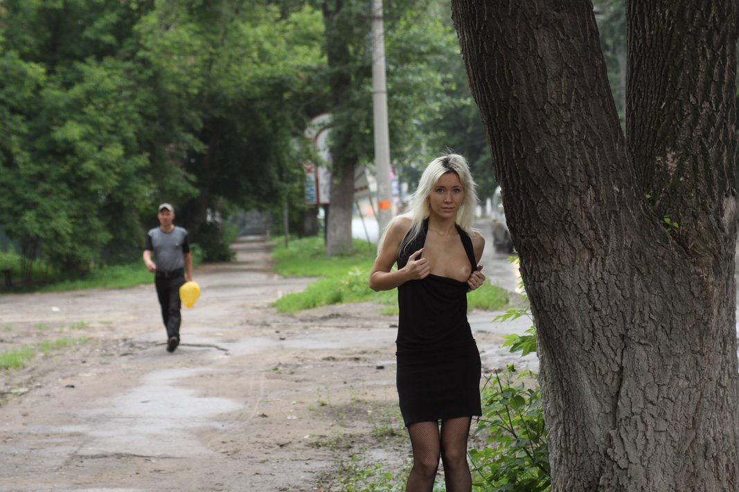 Blonde MILF shows off body on public trails