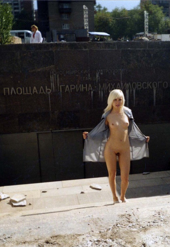 Bewitching blonde exposing her nude body in public