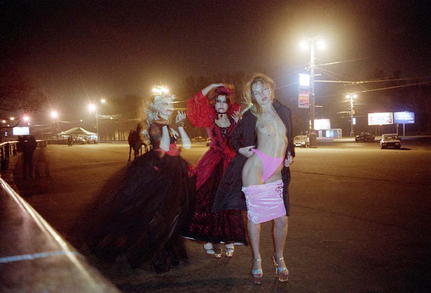 882px x 600px - Three girls flash shaved pussies at Halloween party â€” Russian Sexy Girls