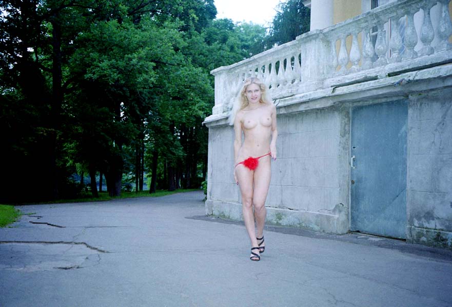 Tall Girl Big Tits - Very tall russian blonde with big boobs walks naked at park ...
