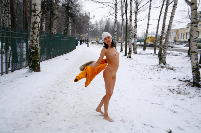 Crazy russian walks naked at winter near bus station