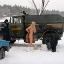 Sporty blonde babe without clothes helps some men fill the car