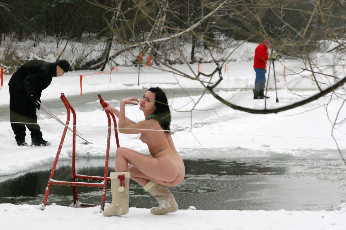 girls on ice naked