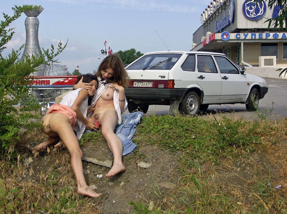 Two Lesbians Playing With Dildo At Public Places  Russian -9954