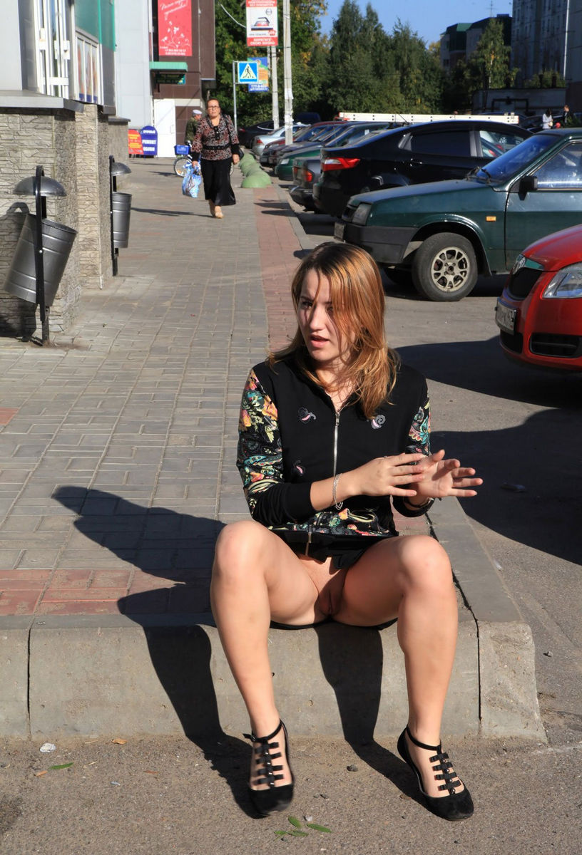 Lovely Girl With No Panties Sitting On The Pavement