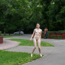 Completely naked Orabelle A at the fountain in Moscow