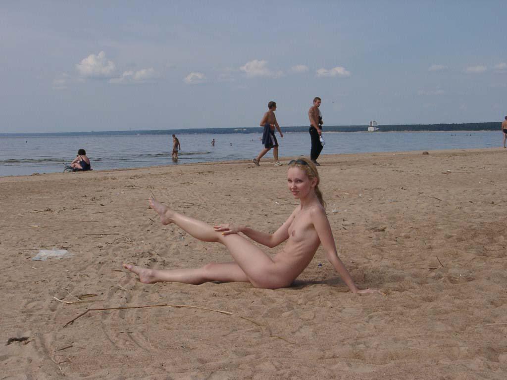 Blonde Sunbathing Naked At Public Beach Russian Sexy Girls