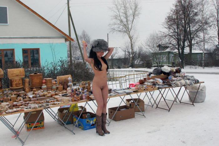 Brunette without clothes do some souvenir shoping