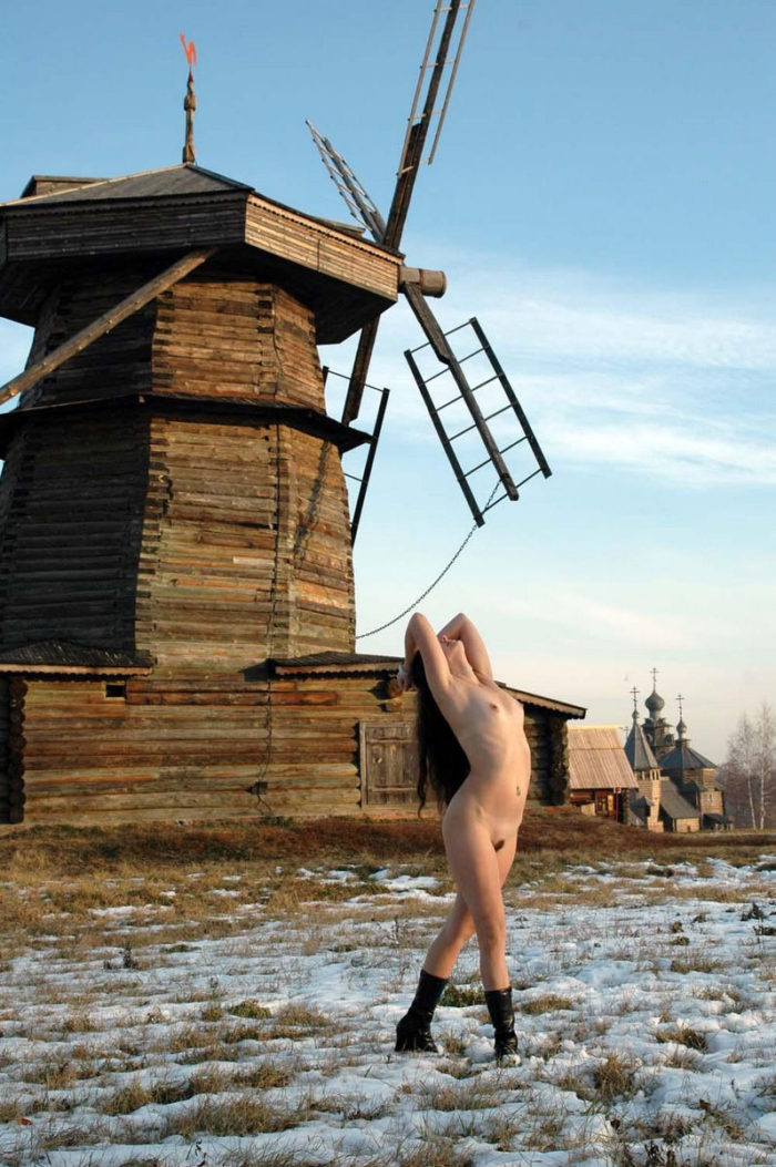 Girl Angelika loves to walk naked at winter