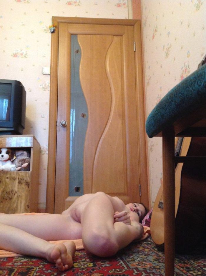 Russian amateur teen selfshot at her room