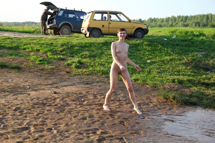 Russian amateur decides to swim in river at public place