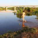 Russian amateur decides to swim in river at public place