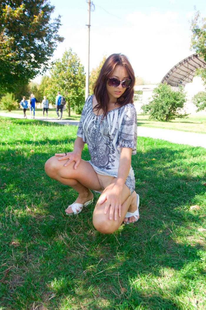Hot girl Bysya A shows her bare body at public park