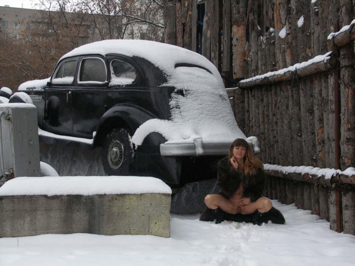 A girl who likes to walk naked in a snow-covered city