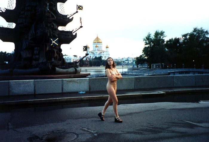 Young girl walks naked at very center of Moscow