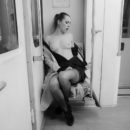 Amateur girl flashes her naked body in Moscow subway