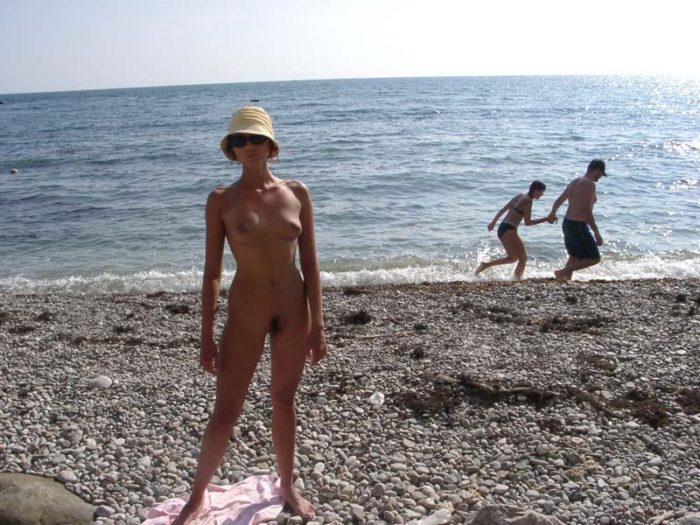 Shameless naked teen with hairy pussy on public beach