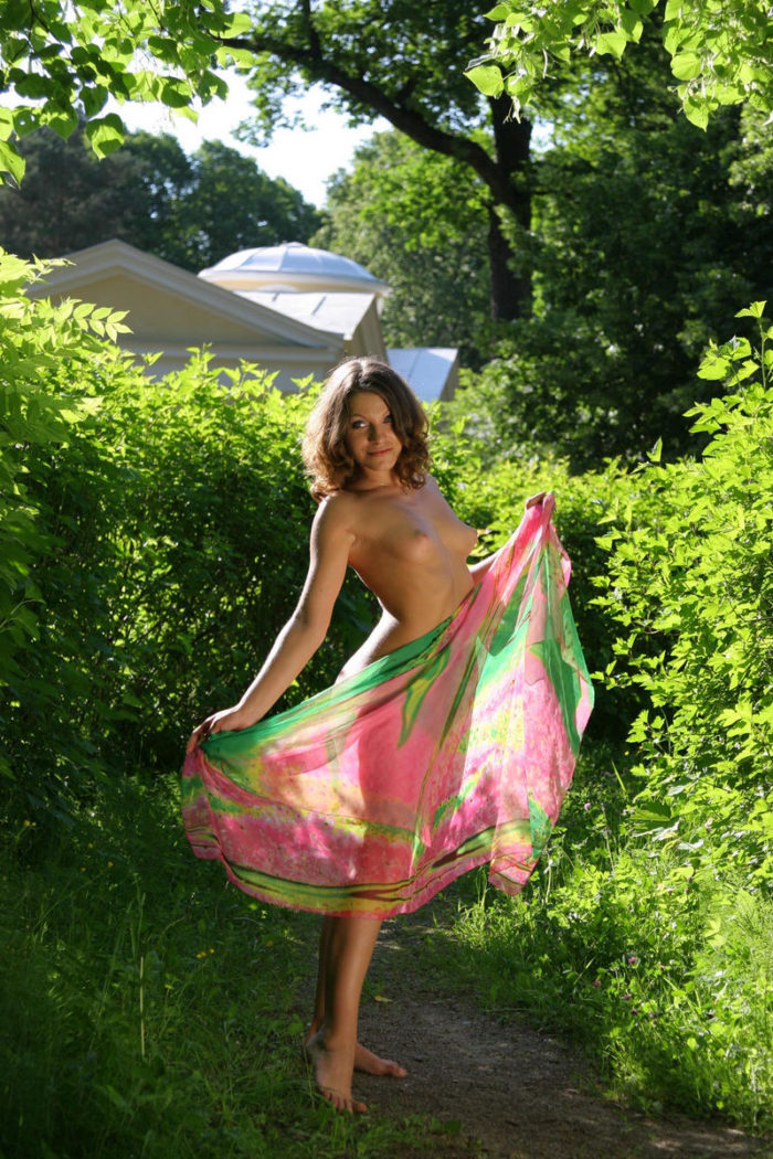 Totally naked Oksana E posing with a bright cloth
