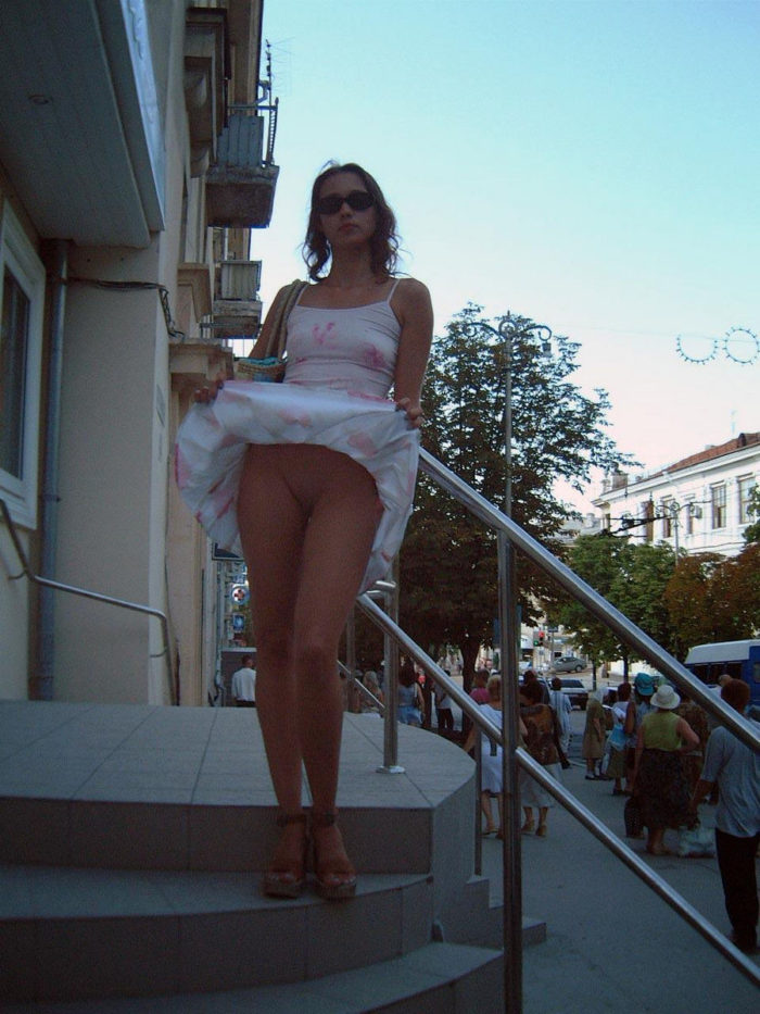 Girl in white skirt flashes her pussy at public