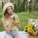 Kira enjoys some freshly-squeezed lemonade before masturbating in the picnic blanket