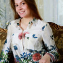 Lauren Swift bares her smooth pussy and slender body on the couch.