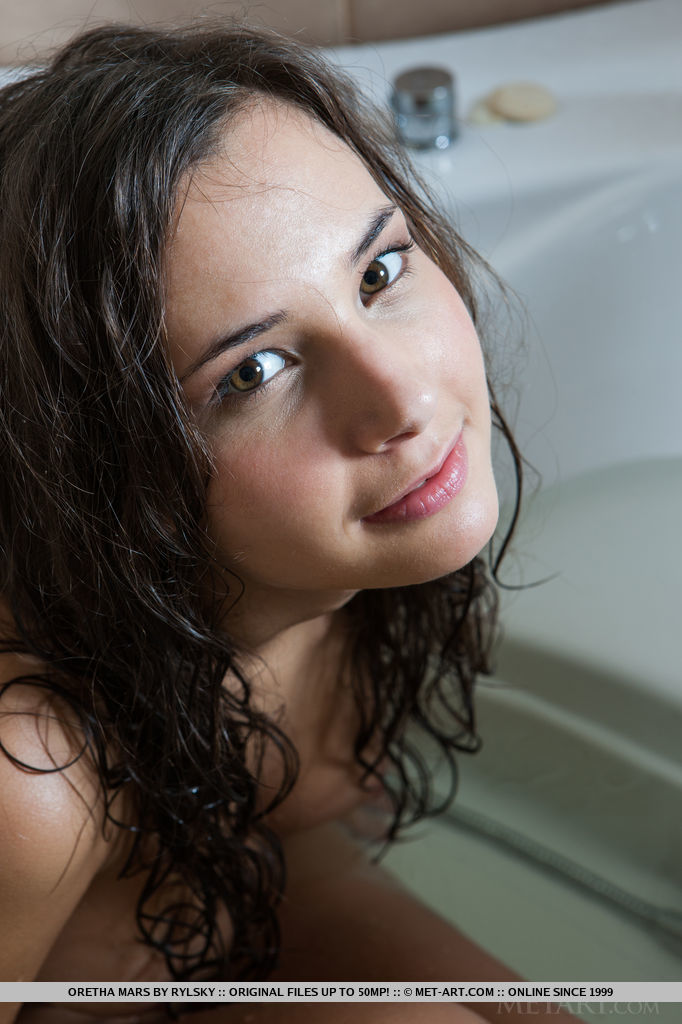 Oretha Mars teasing looks as she takes a swim in the pool, until she takes a sensual shower on the bathtub.