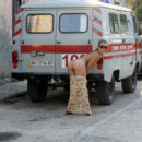 Naked girl calls a taxi at hospital