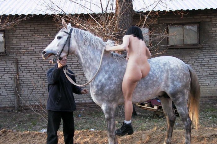 Naked rider in the Moscow stable