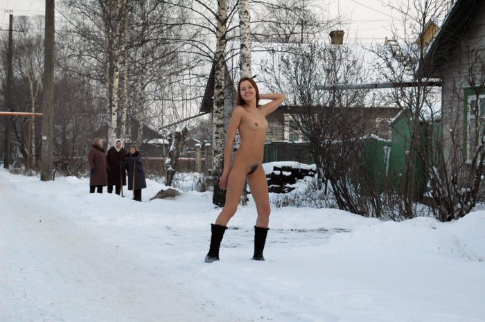 Shameless redheaded beaty posing naked at country road