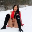 Hot girl Daria shows pussy on the snow