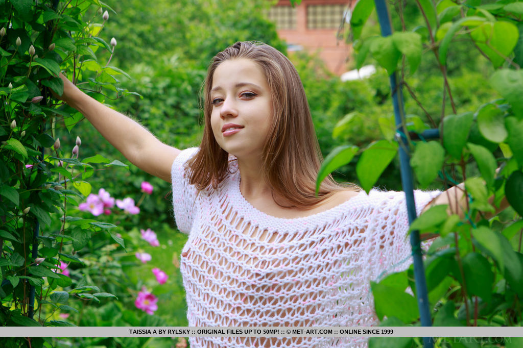 Like a bright and delicate flower in full bloom, Taissia A youthful beauty stands out in this garden shoot with Rylsky.