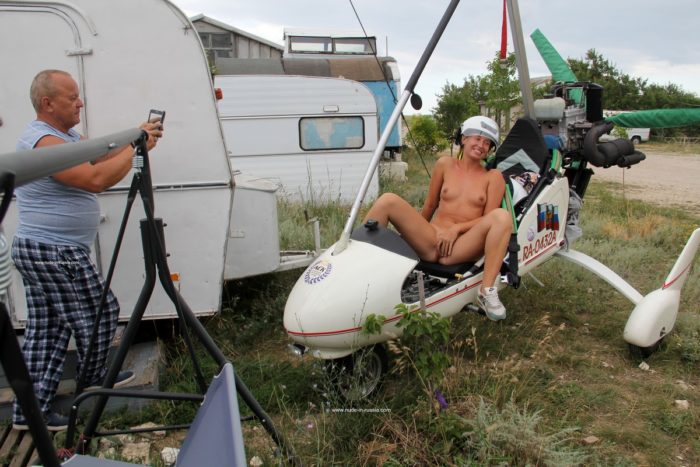 Russian girl Margarita S spreads legs in autogyro