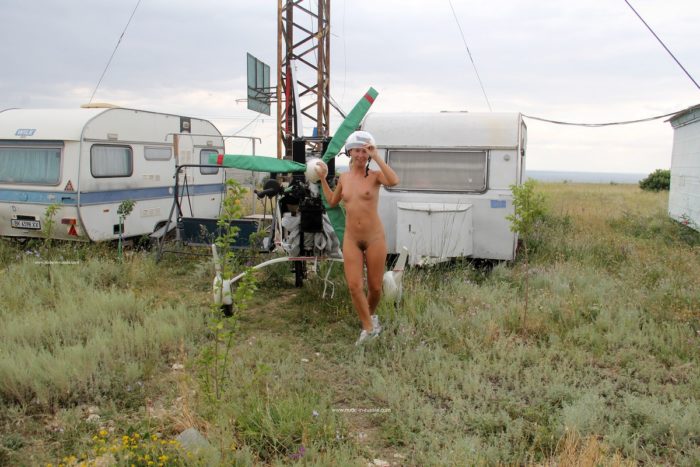 Russian girl Margarita S spreads legs in autogyro