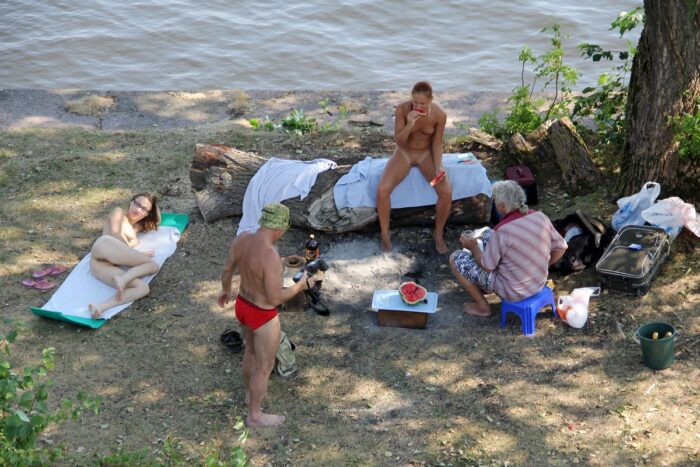 Picnic with three naked babes