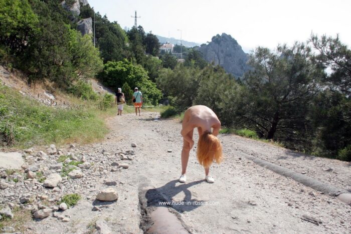 Russsian babe Margarita S walks without clothes at rocky places