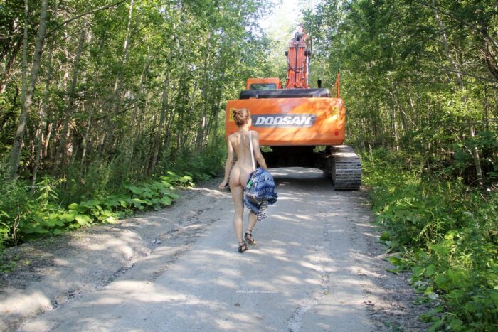 Abbey walks without clothes near a construction site