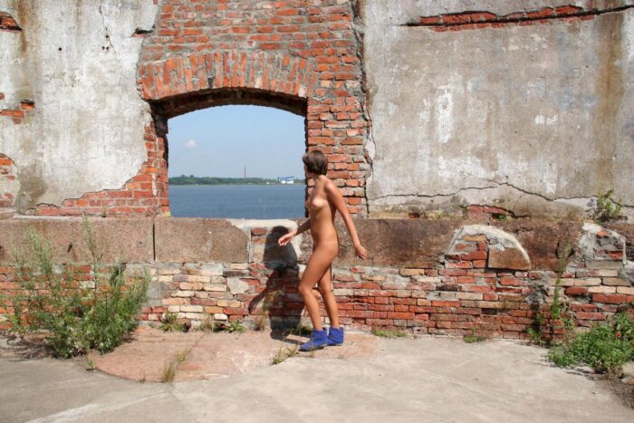 Short-haired russian babe Anna S posing naked at an old fort