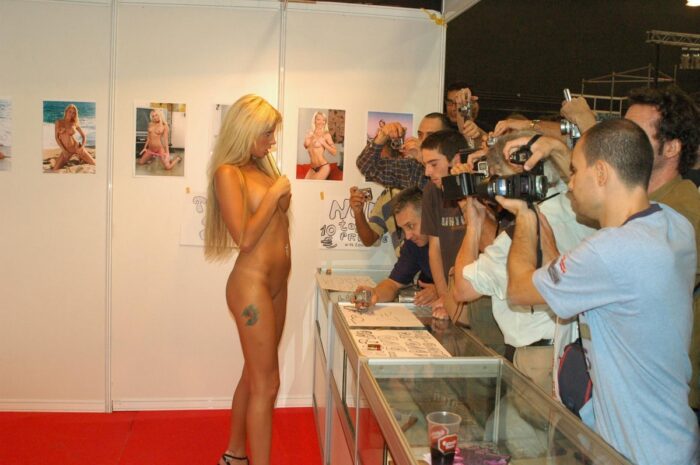 Sexy russian teen Maria Leonova demonstrates her body at erotic exhibition