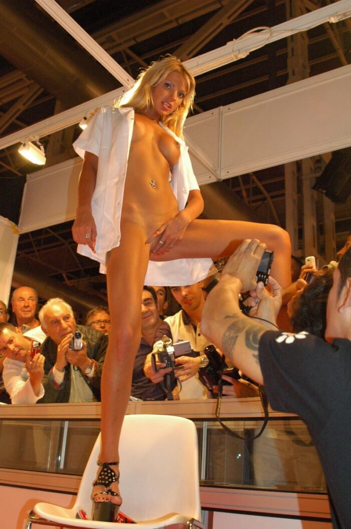 Sexy russian teen Maria Leonova demonstrates her body at erotic exhibition