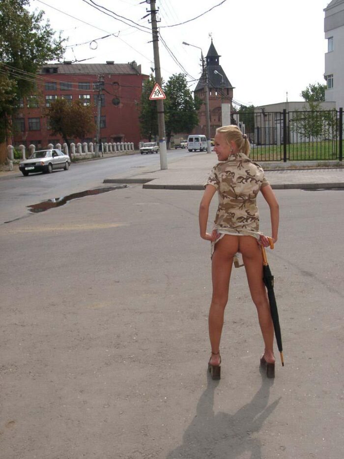 Blonde Elena with slender body flashes at the streets