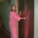 Blonde Gelia with her friend Anastasia go to the entrance to smoke