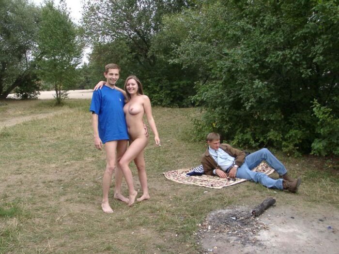 Totally naked blonde Gelia posing with some strangers outdoors