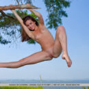 Susana C strips down on a beautiful grassy knoll