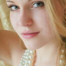 Mendes A spreads her sexy long legs